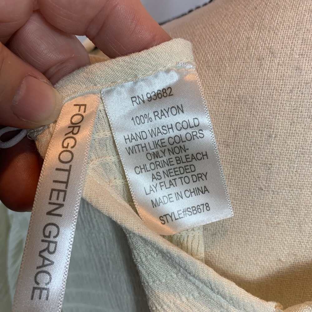 Forgotten Grace 100% Rayon Short Ruffle Sleeve Cream Ivory Blouse - Large - Picture 6 of 6